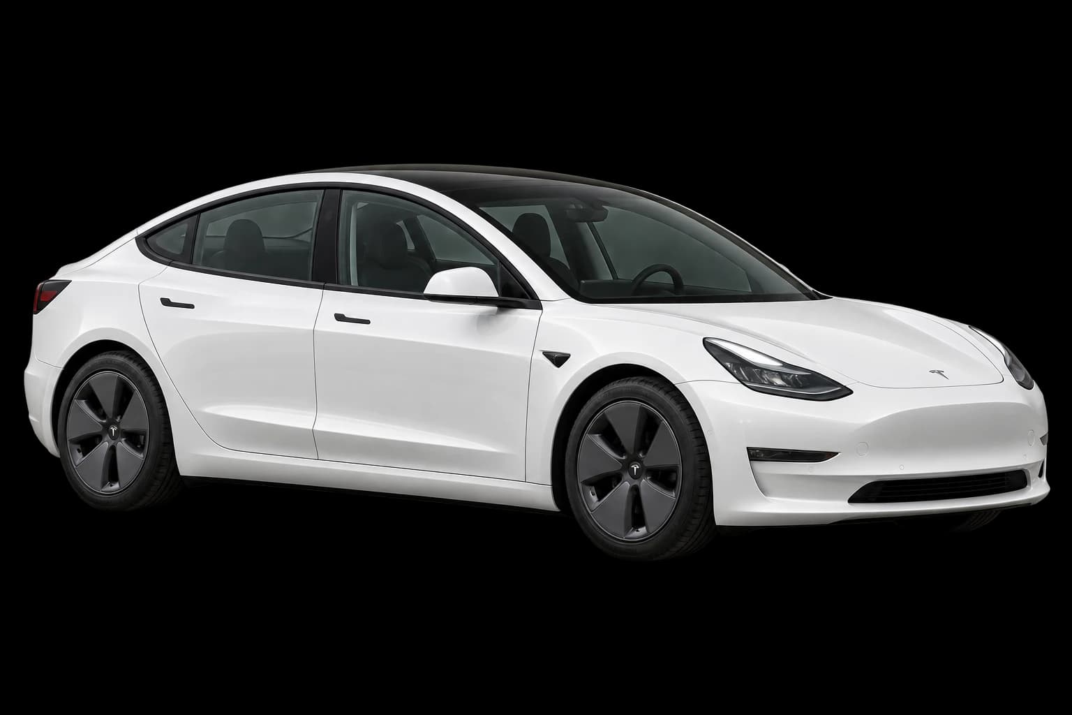 Hvit Tesla Model 3 sett skrått forfra